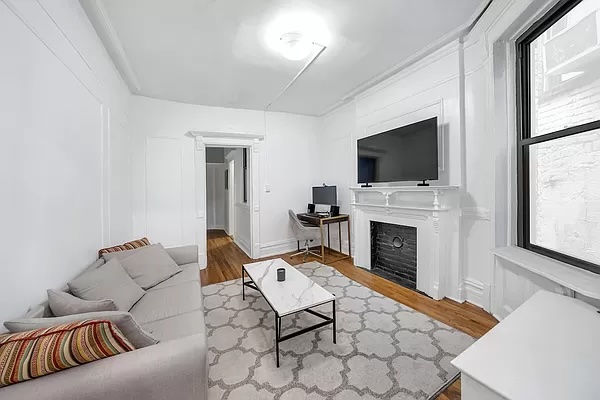 264 W 22ND Street, New York, NY 10011, 1 Bedroom Bedrooms, 3 Rooms Rooms,1 BathroomBathrooms,Residential,For Sale,22ND,RPLU-476622328157