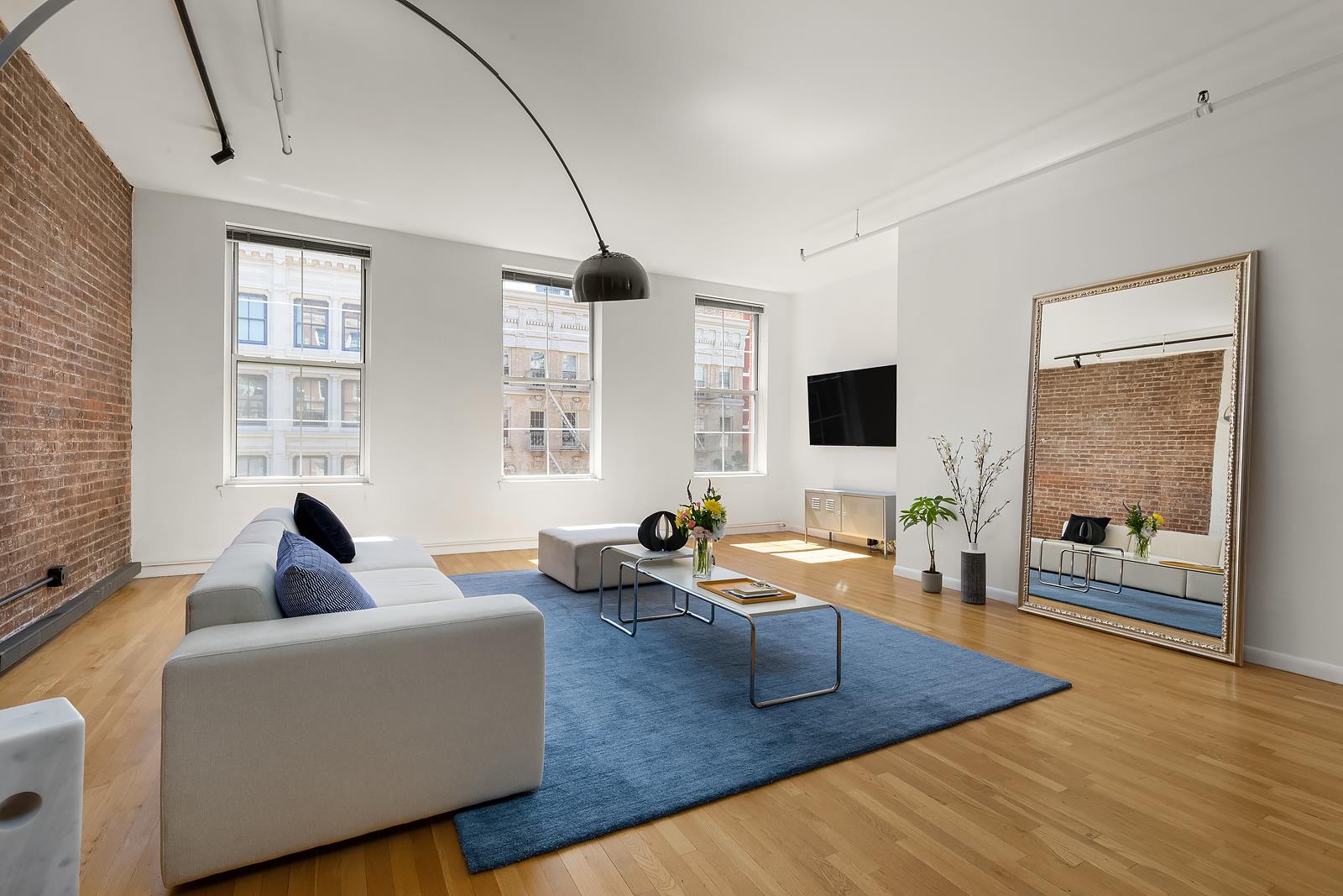 426 West Broadway 4F, Soho, Downtown, NYC - 1 Bedrooms  
1.5 Bathrooms  
4 Rooms - 