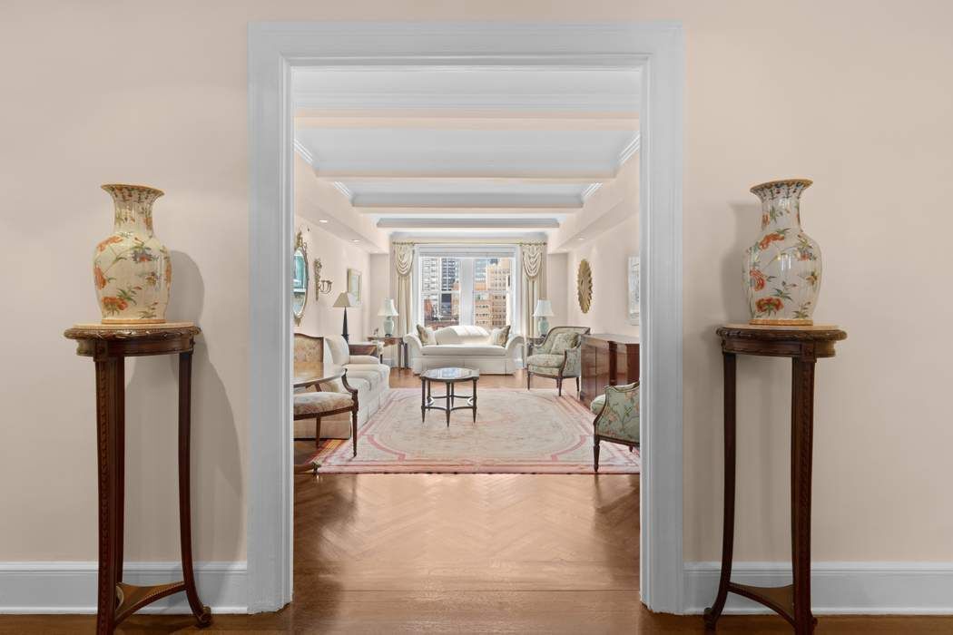 575 Park Avenue 1508, Lenox Hill, Upper East Side, NYC - 2 Bedrooms  
2 Bathrooms  
3 Rooms - 