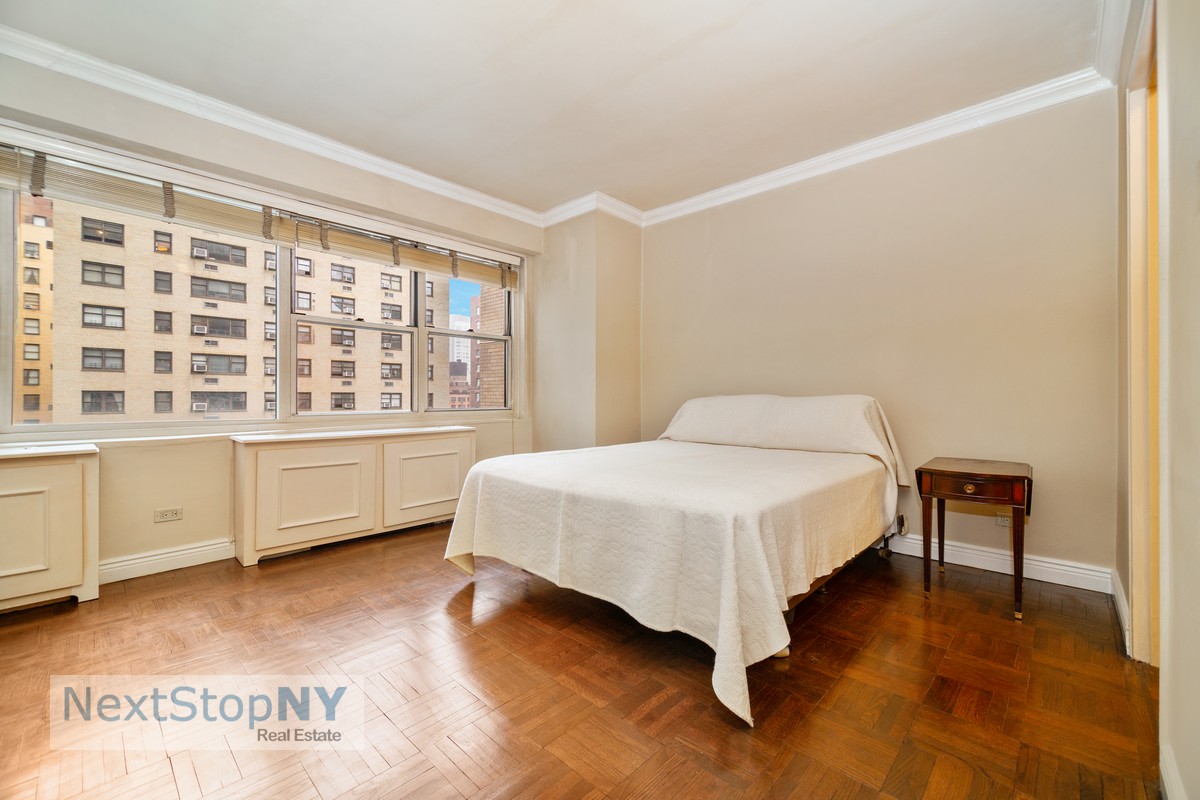 400 East 56th Street 9A, Sutton, Midtown East, NYC - 1 Bedrooms  
1 Bathrooms  
3 Rooms - 
