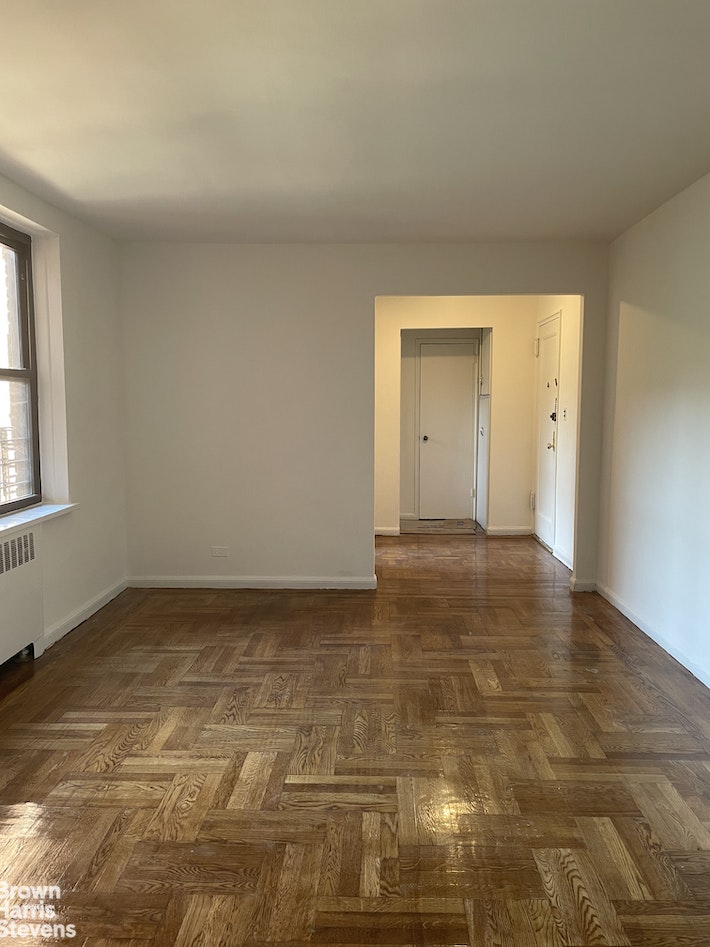 2980 BRIGGS Avenue, New York, NY 10458, 1 Room Rooms,1 BathroomBathrooms,Residential Lease,For Rent,BRIGGS,RPLU-63222435507