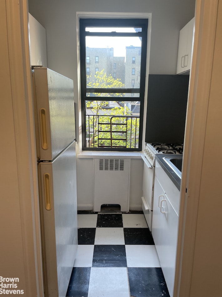 2980 BRIGGS Avenue, New York, NY 10458, 1 Room Rooms,1 BathroomBathrooms,Residential Lease,For Rent,BRIGGS,RPLU-63222435507