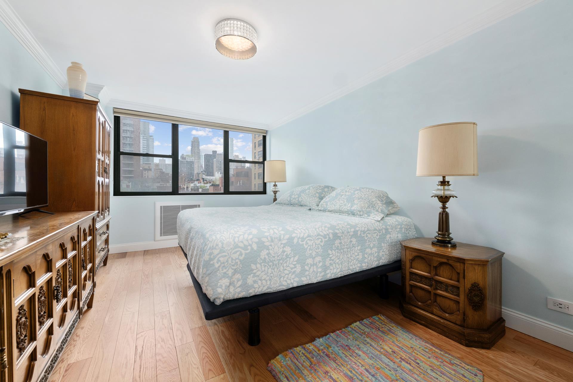239 East 79th Street 7A, Yorkville, Upper East Side, NYC - 2 Bedrooms  
2 Bathrooms  
5 Rooms - 