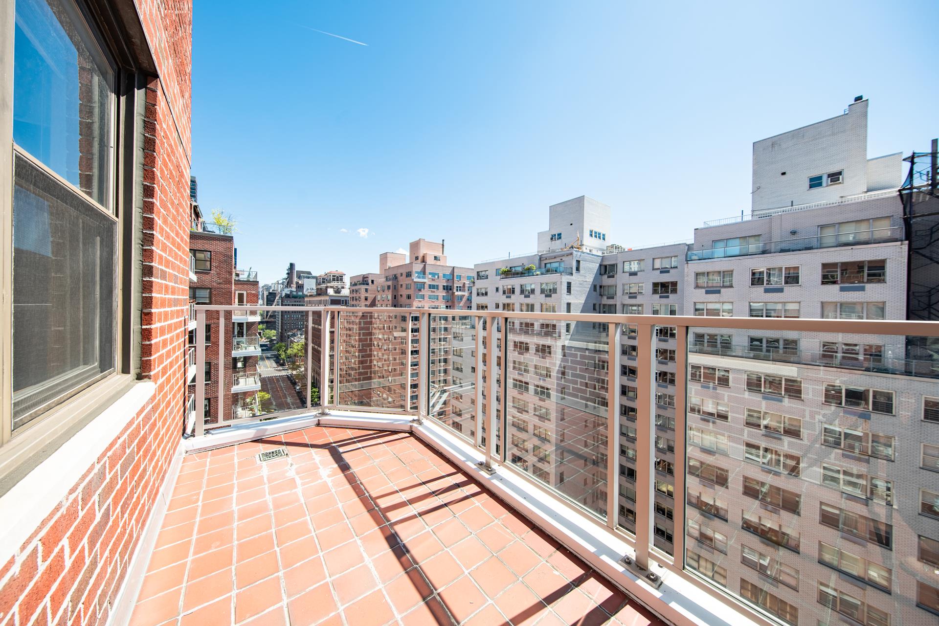 50 Sutton Place 20H, Sutton, Midtown East, NYC - 2 Bedrooms  
2 Bathrooms  
4 Rooms - 