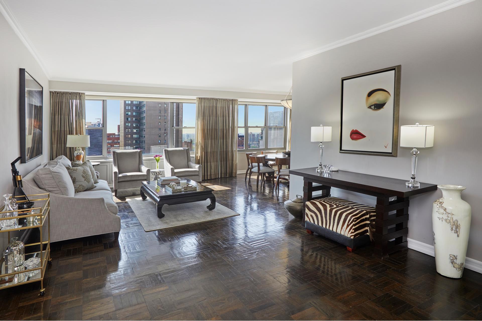 500 East 83rd Street Phm, Yorkville, Upper East Side, NYC - 3 Bedrooms  
3 Bathrooms  
8 Rooms - 