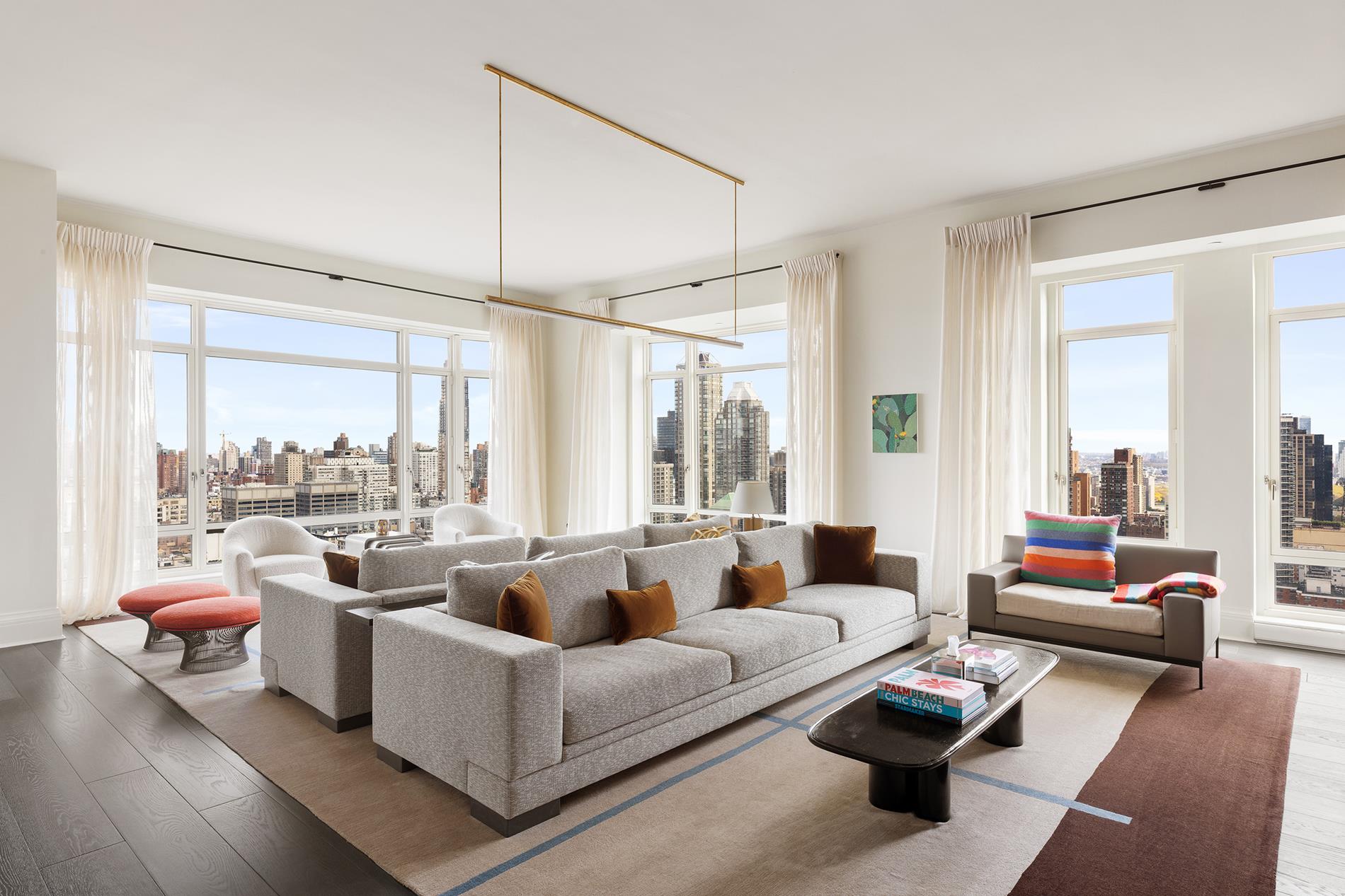 520 Park Avenue 30, Upper East Side, Upper East Side, NYC - 3 Bedrooms  
4 Bathrooms  
8 Rooms - 