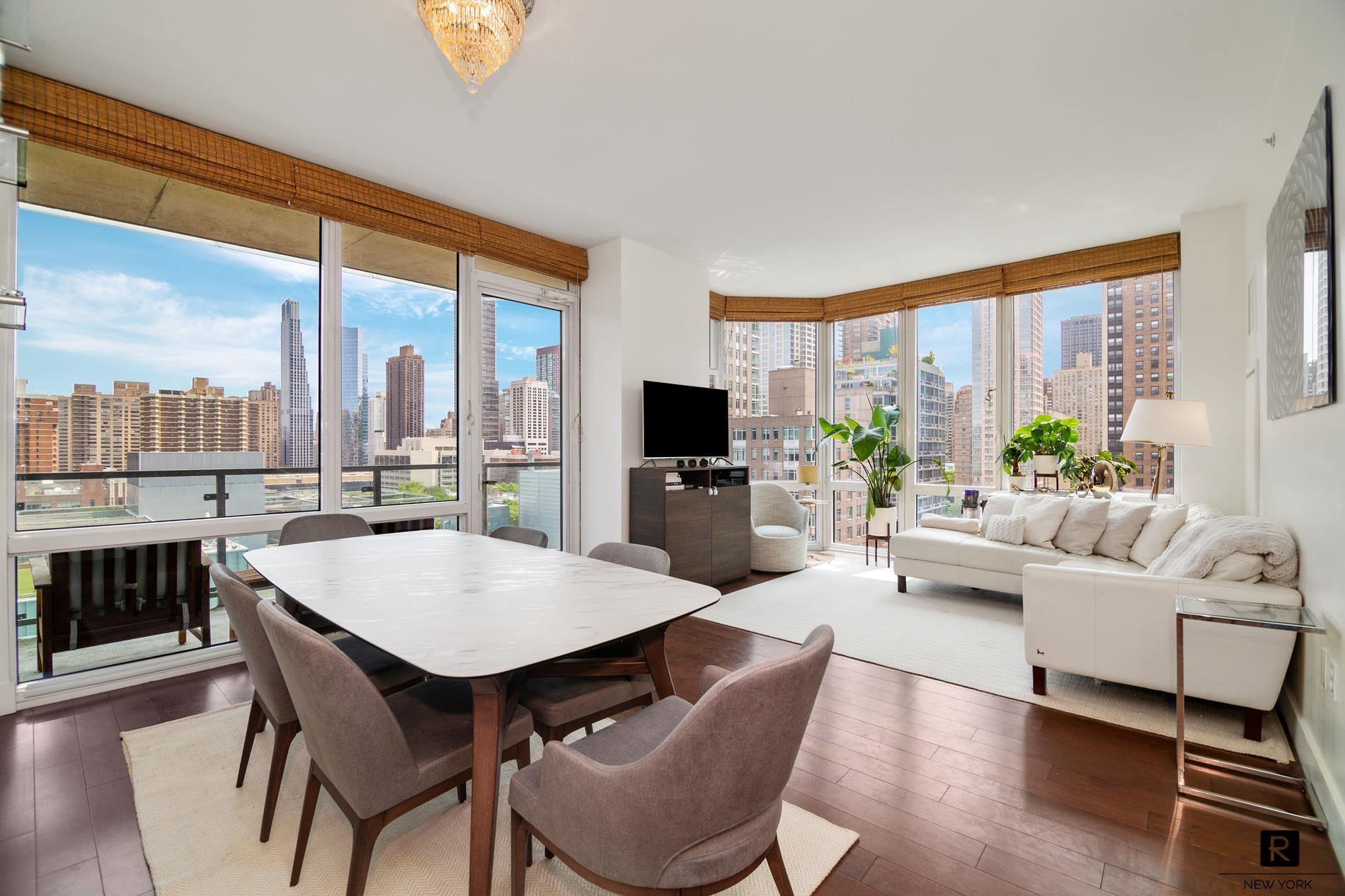 10 West End Avenue 18-A, Lincoln Square, Upper West Side, NYC - 2 Bedrooms  
2 Bathrooms  
5 Rooms - 