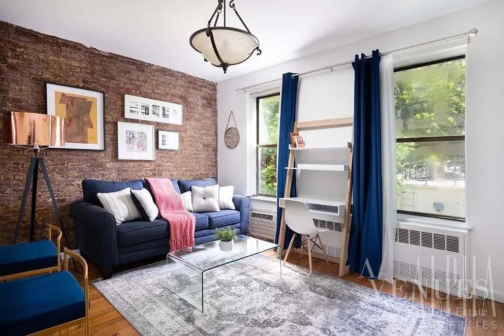 240 East 26th Street 2B, Kips Bay, Midtown East, NYC - 10 Bedrooms  
1 Bathrooms  
4 Rooms - 