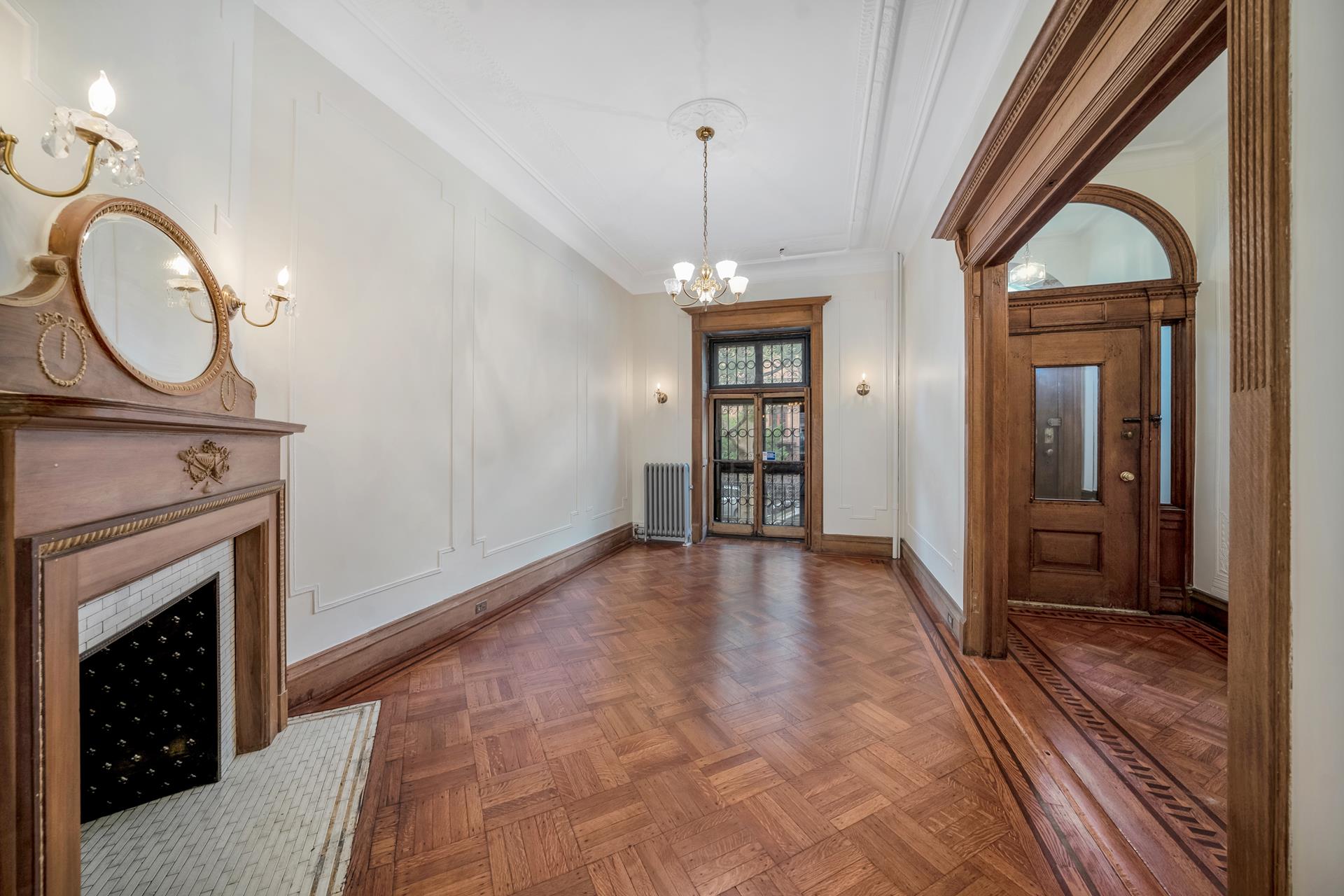 208 West 139th Street, Central Harlem, Upper Manhattan, NYC - 5 Bedrooms  
3.5 Bathrooms  
8 Rooms - 