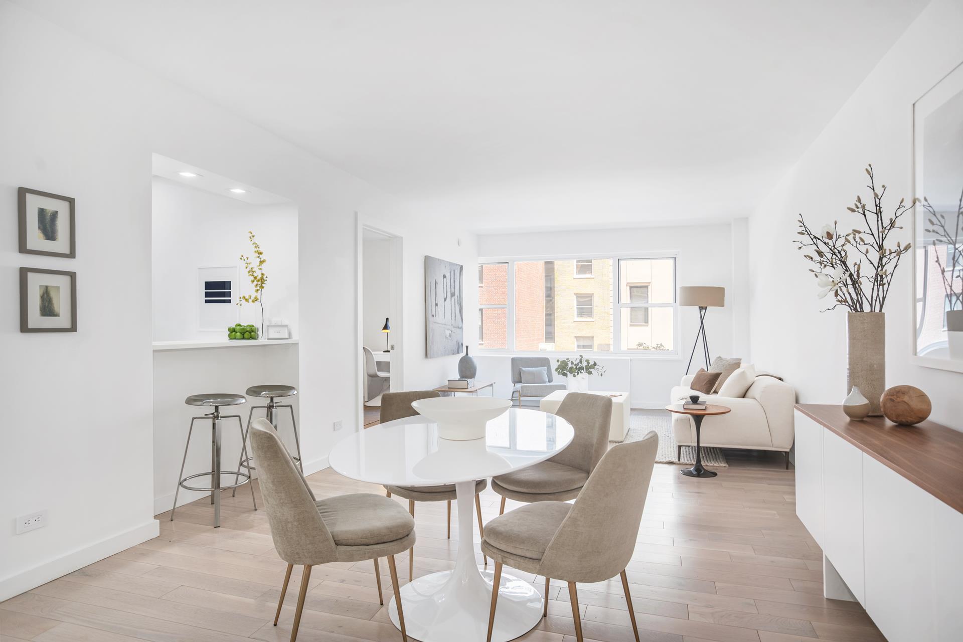 130 East 63rd Street 5A, Lenox Hill, Upper East Side, NYC - 2 Bedrooms  
2 Bathrooms  
5 Rooms - 