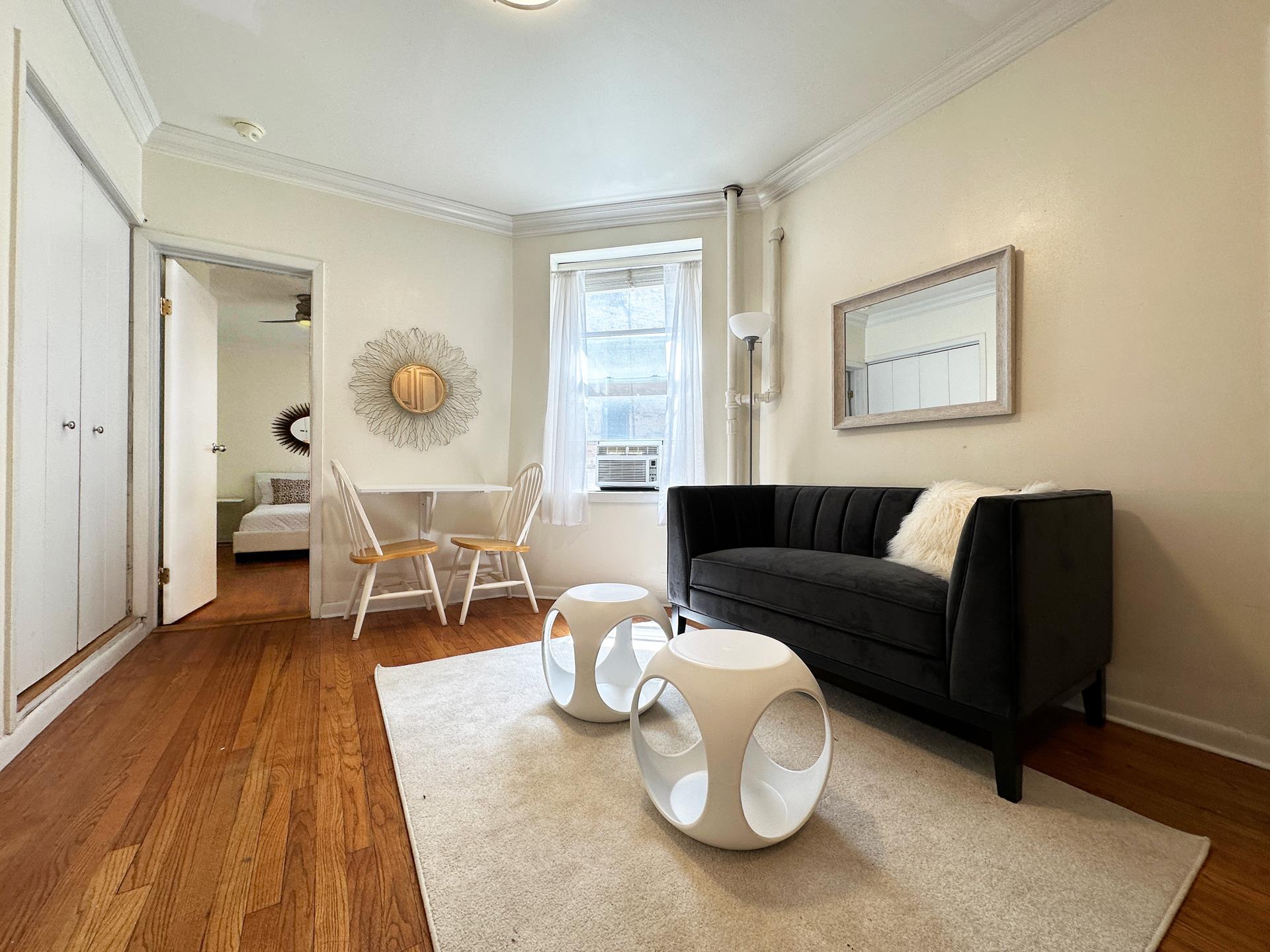140 West 71st Street 3F, Lincoln Sq, Upper West Side, NYC - 1 Bedrooms  
1 Bathrooms  
3 Rooms - 