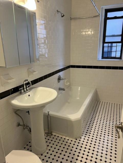 811 CORTELYOU Road, New York, NY 11218, 1 Bedroom Bedrooms, 4 Rooms Rooms,1 BathroomBathrooms,Residential,For Sale,null,CORTELYOU,RPLU-5122598360