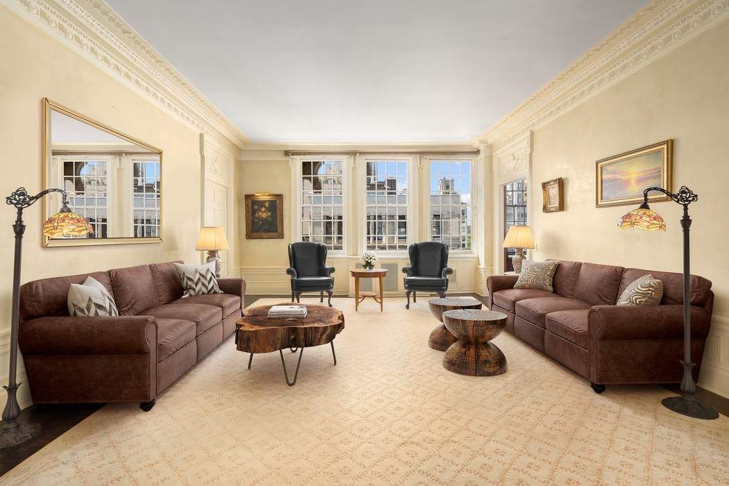 45 East 66th Street 10W, Lenox Hill, Upper East Side, NYC - 3 Bedrooms  
3 Bathrooms  
10 Rooms - 