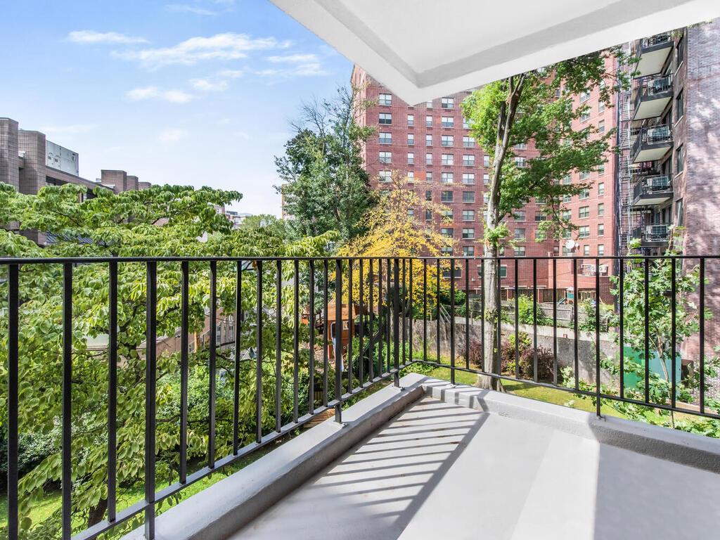 3635 Johnson Avenue 3G, Central Riverdale, Bronx, New York - 2 Bedrooms  
2 Bathrooms  
5 Rooms - 