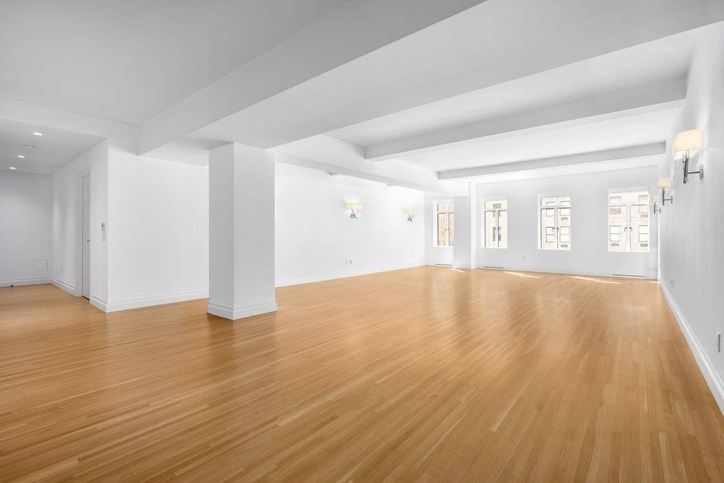 737 Park Avenue 9A, Lenox Hill, Upper East Side, NYC - 3 Bedrooms  
4 Bathrooms  
7 Rooms - 