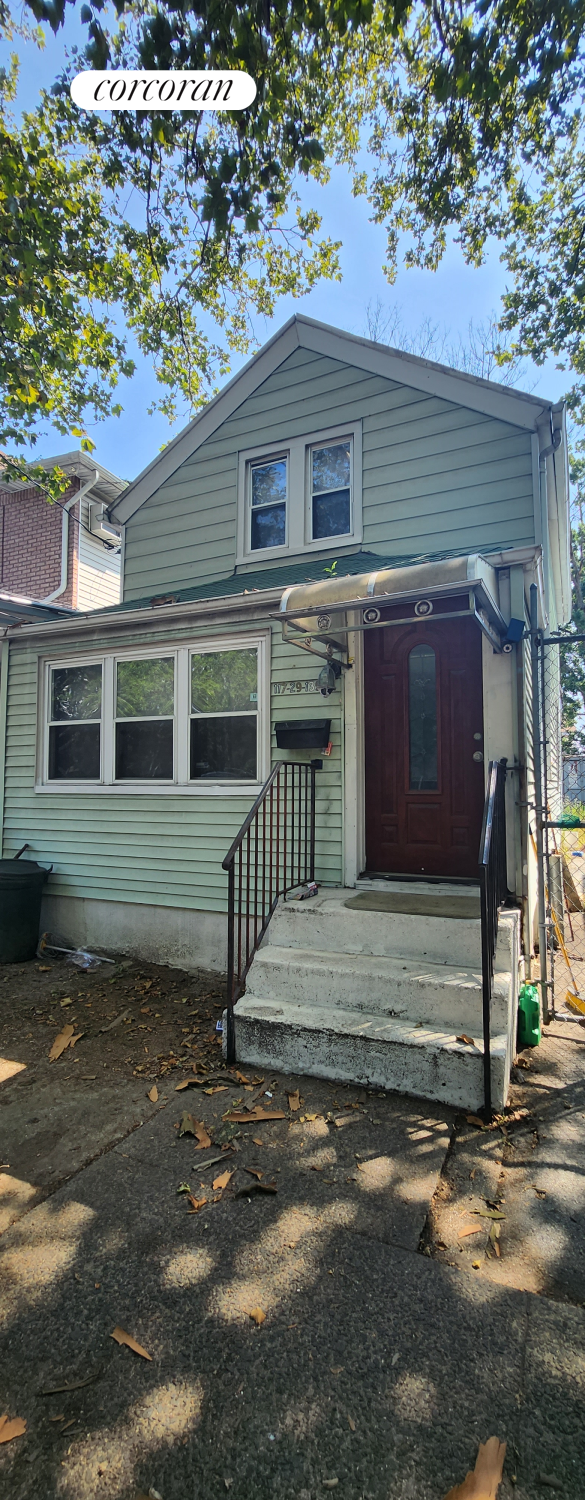 117-29 139th Street, Jamaica, Queens, New York - 3 Bedrooms  
1 Bathrooms  
5 Rooms - 