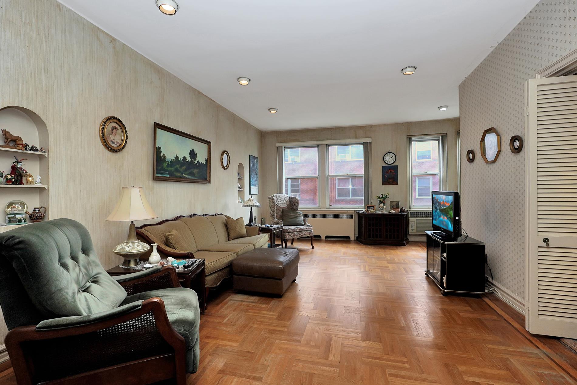 8701 Shore Road 440, Fort Hamilton, Brooklyn, New York - 2 Bedrooms  
1 Bathrooms  
4 Rooms - 