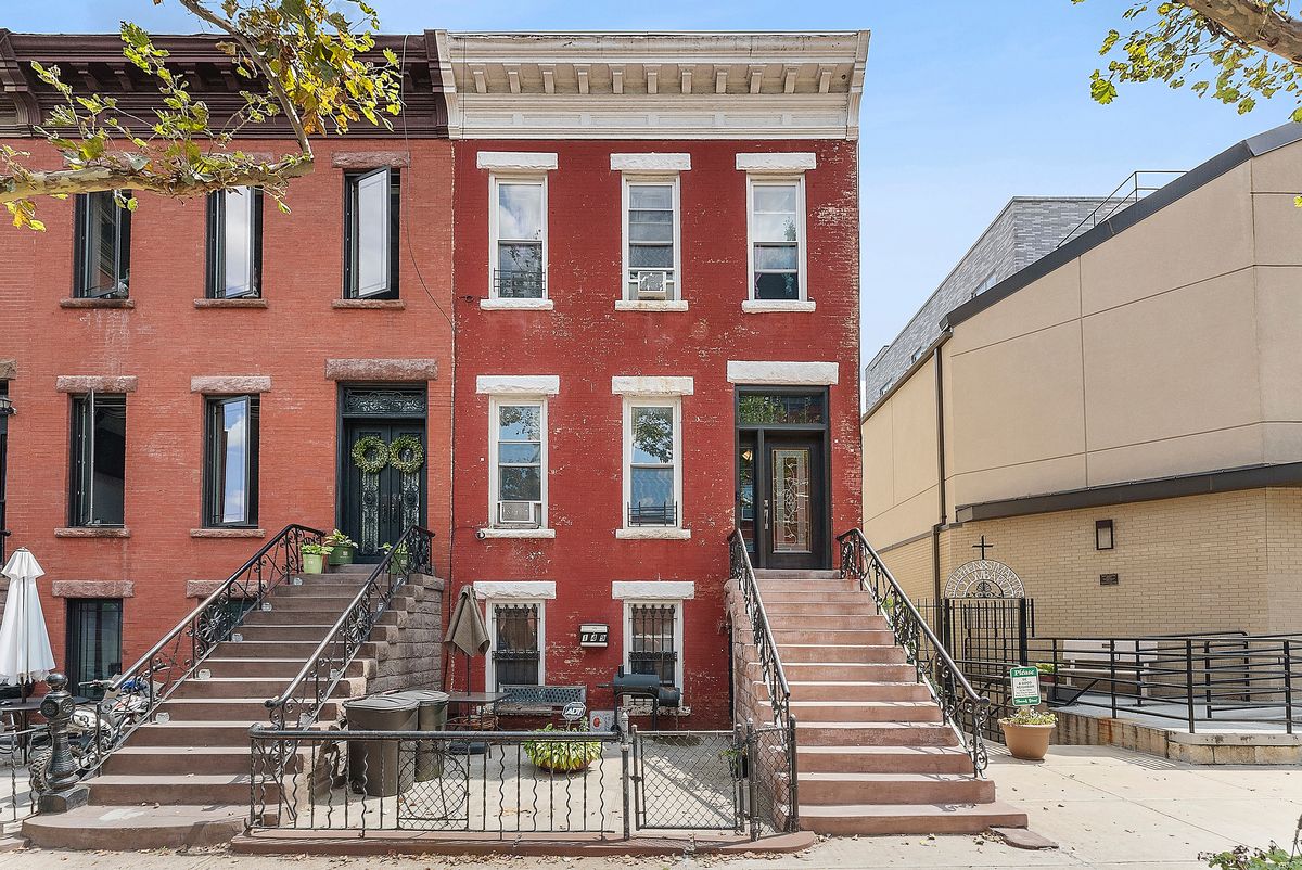 149 Patchen Avenue  , Bedford-Stuyvesant, Downtown, NYC - 5 Bedrooms  
3 Bathrooms  
12 Rooms - 