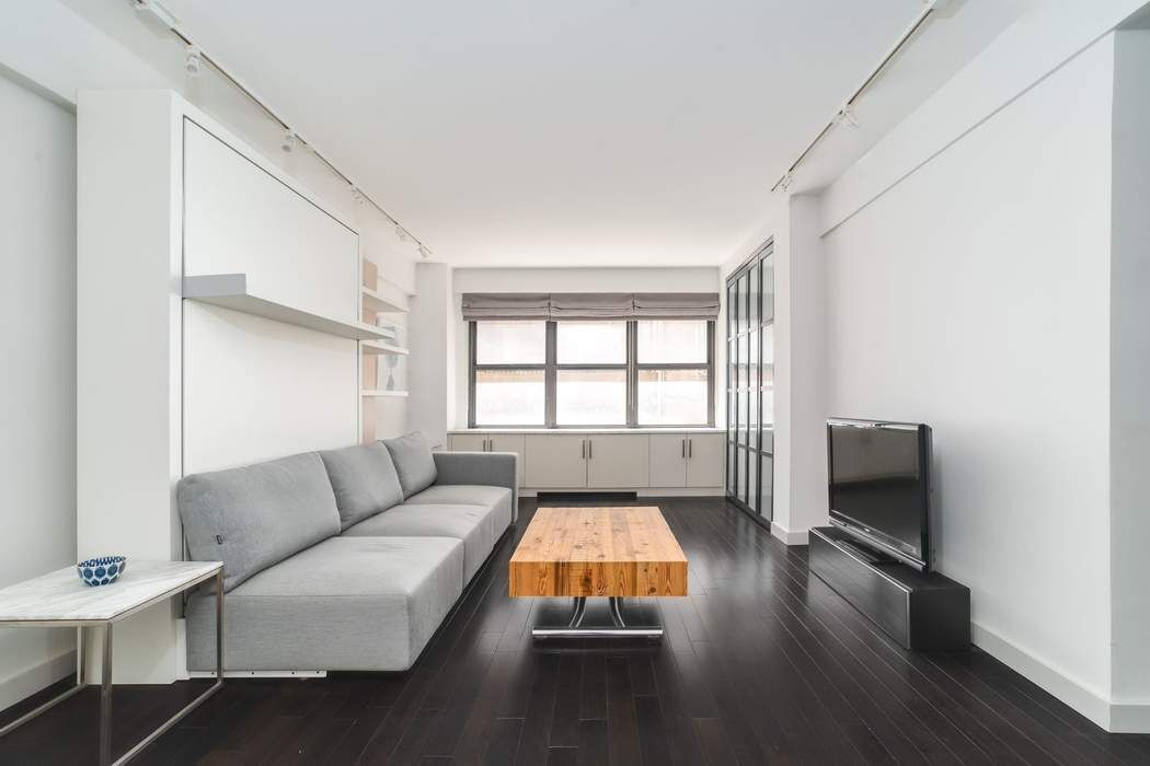 140 East 56th Street 3A, Midtown Central, Midtown East, NYC - 1 Bedrooms  
1 Bathrooms  
3 Rooms - 