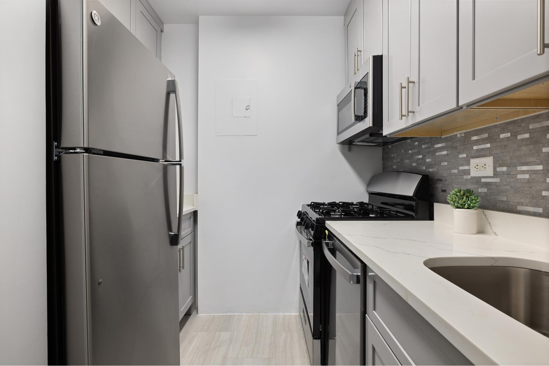 230 West 55th Street 21G, Chelsea And Clinton, Downtown, NYC - 1 Bedrooms  
1 Bathrooms  
3 Rooms - 