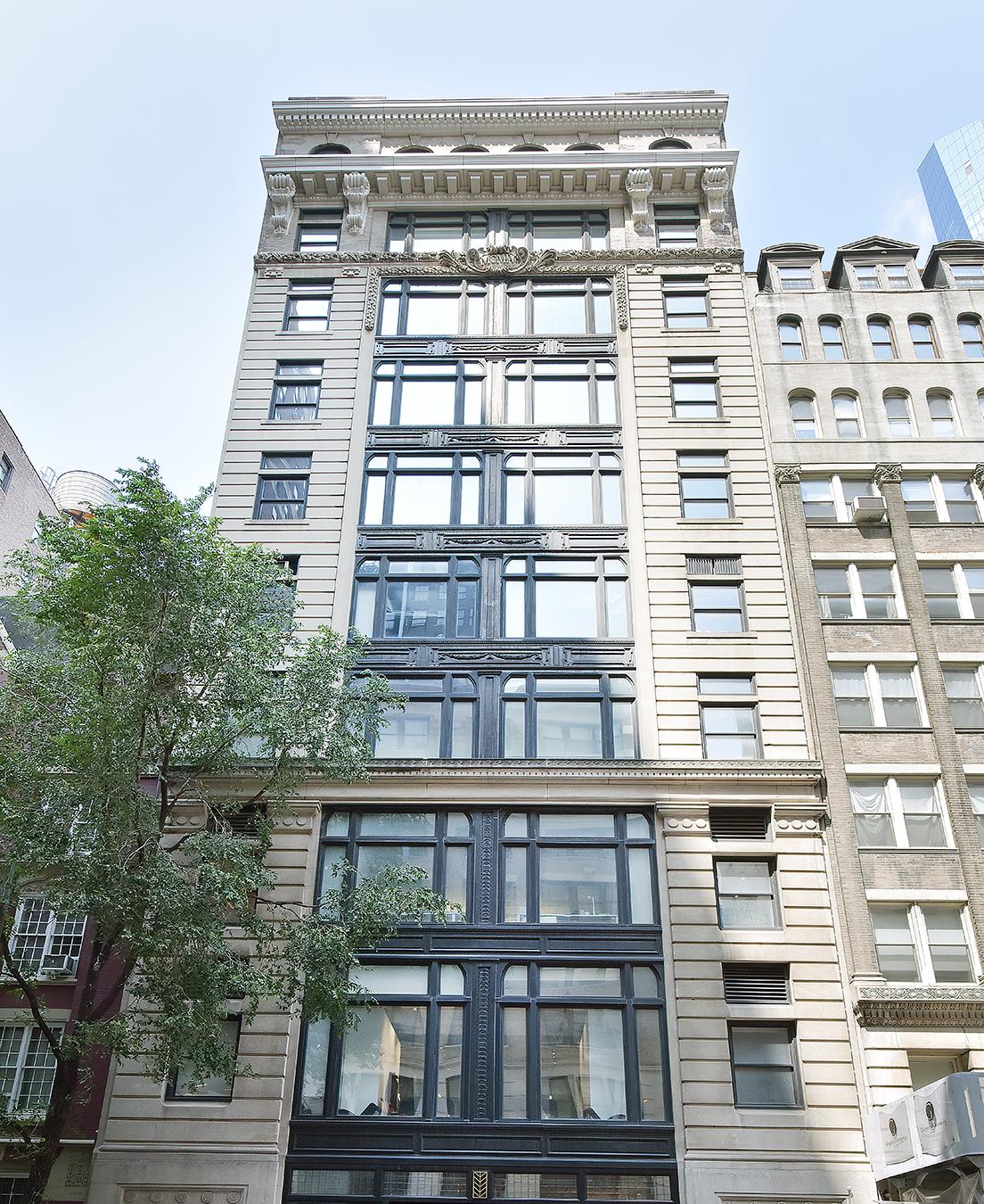 25 East 21st Street Loft-3, Flatiron District, Downtown, NYC - 4 Bedrooms  
4.5 Bathrooms  
8 Rooms - 