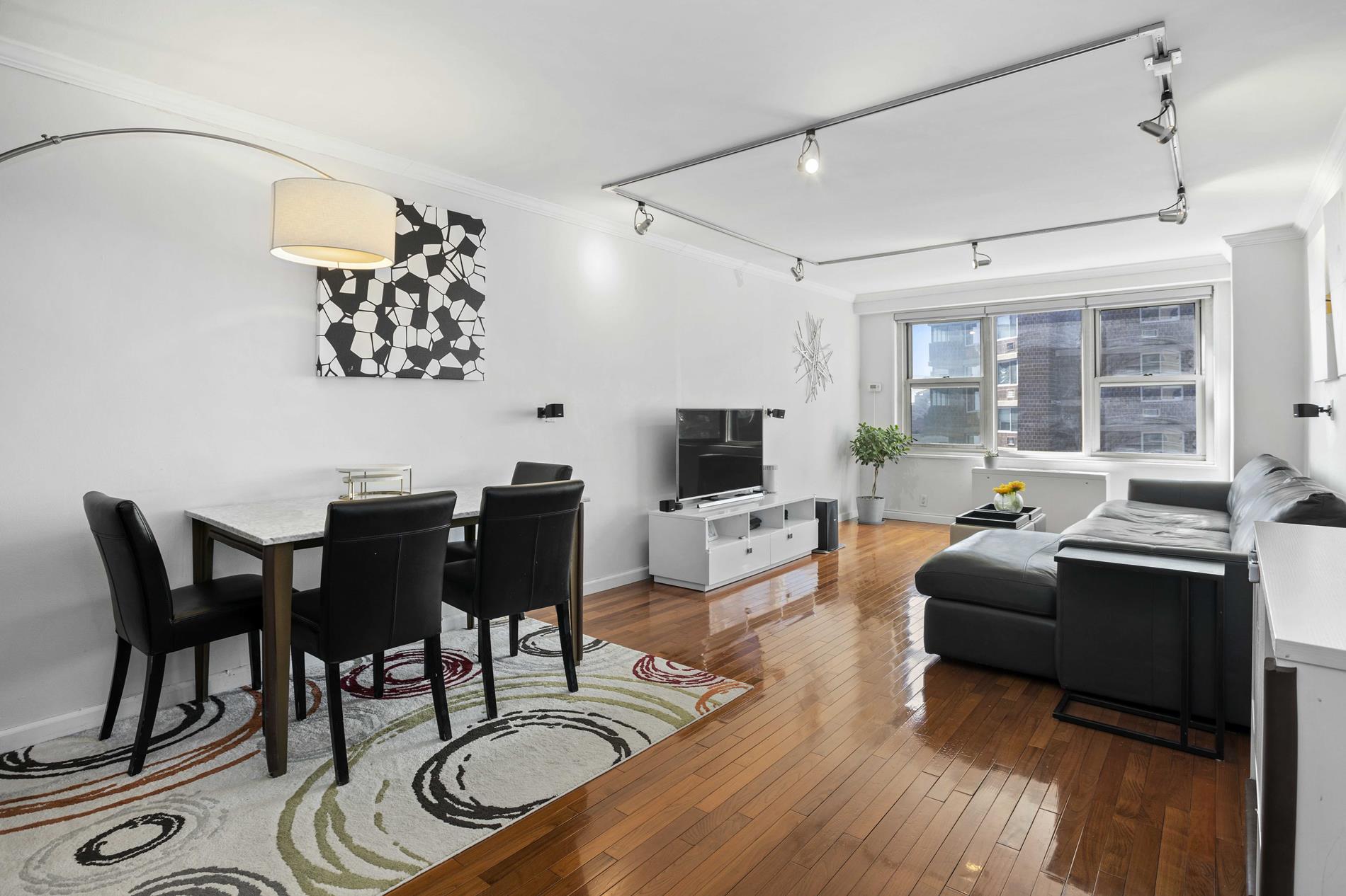 305 East 24th Street 15-R, Kips Bay, Midtown East, NYC - 1 Bedrooms  
1 Bathrooms  
3 Rooms - 