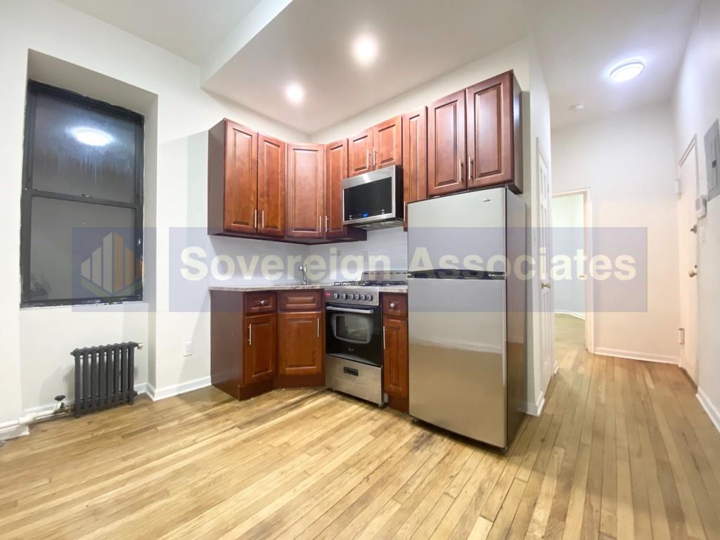 235 West 103rd Street 2A, Upper West Side, Upper West Side, NYC - 2 Bedrooms  
1 Bathrooms  
4 Rooms - 