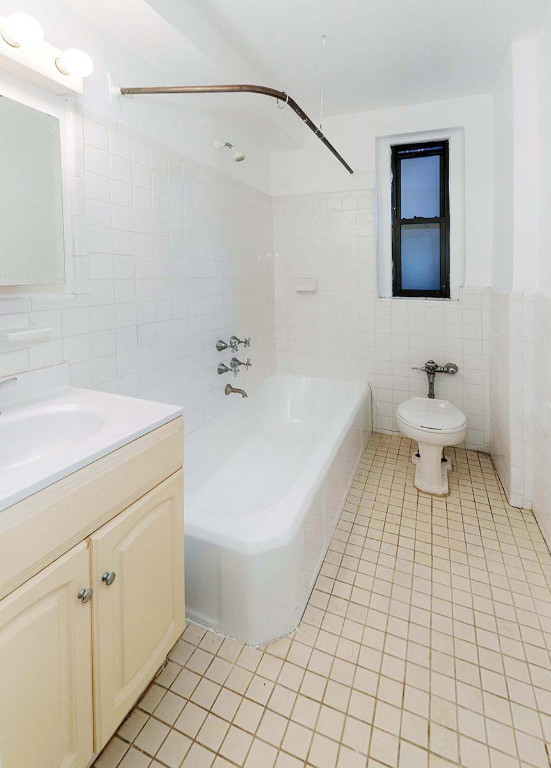 3015 Riverdale Avenue, New York, NY 10463, 1 Bedroom Bedrooms, 3 Rooms Rooms,1 BathroomBathrooms,Residential,For Sale,Riverdale,RLMX-92800