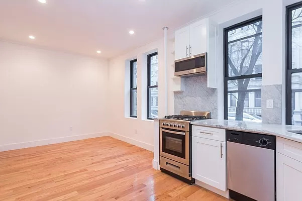 459 15th Street 1A, Park Slope, Brooklyn, New York - 2 Bedrooms  
1 Bathrooms  
4 Rooms - 