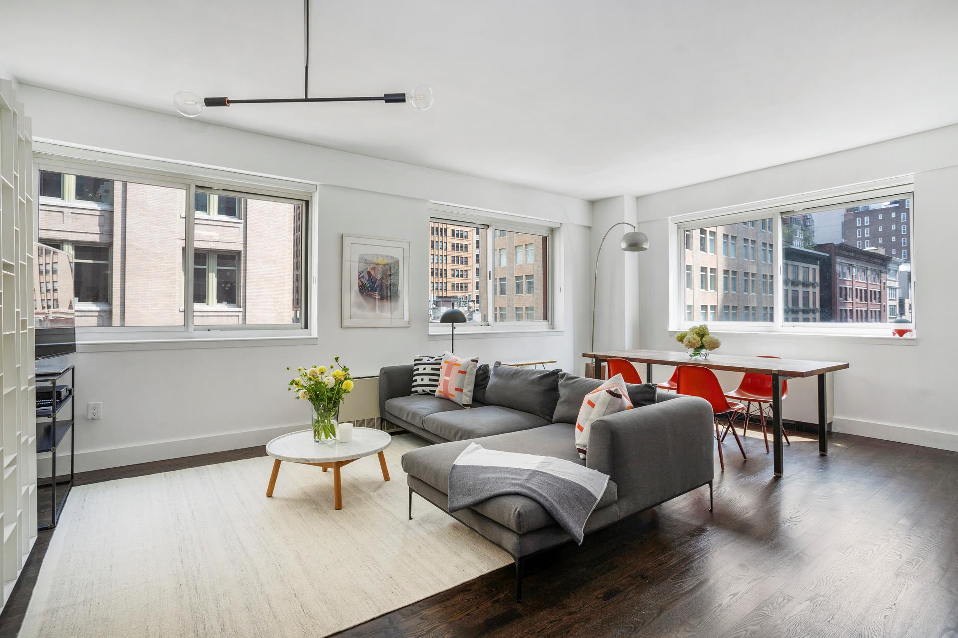 200 West 24th Street 5A, Chelsea, Downtown, NYC - 2 Bedrooms  
2 Bathrooms  
5 Rooms - 