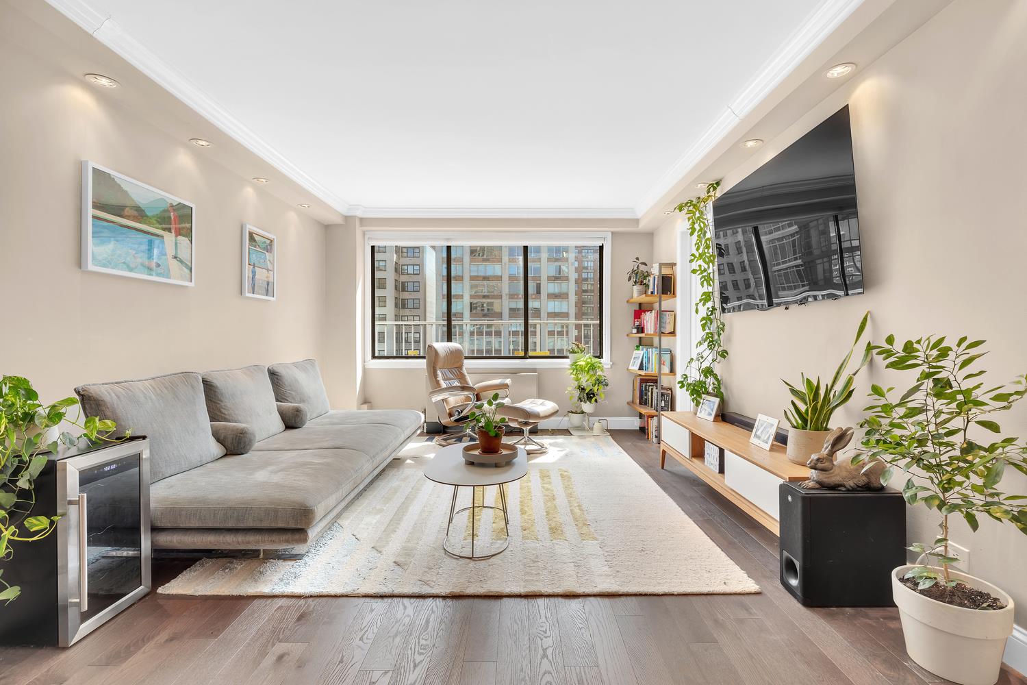 345 East 73rd Street Ph-E, Upper East Side, Upper East Side, NYC - 2 Bedrooms  
1 Bathrooms  
4 Rooms - 