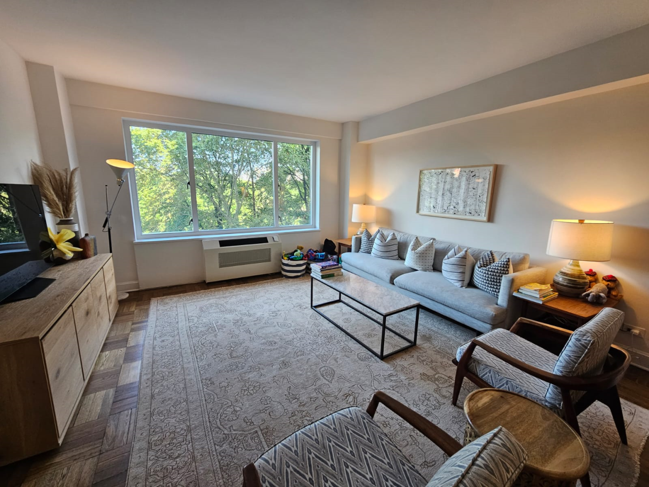 40 Central Park 5A, Central Park South, Midtown West, NYC - 3 Bedrooms  
2.5 Bathrooms  
5 Rooms - 