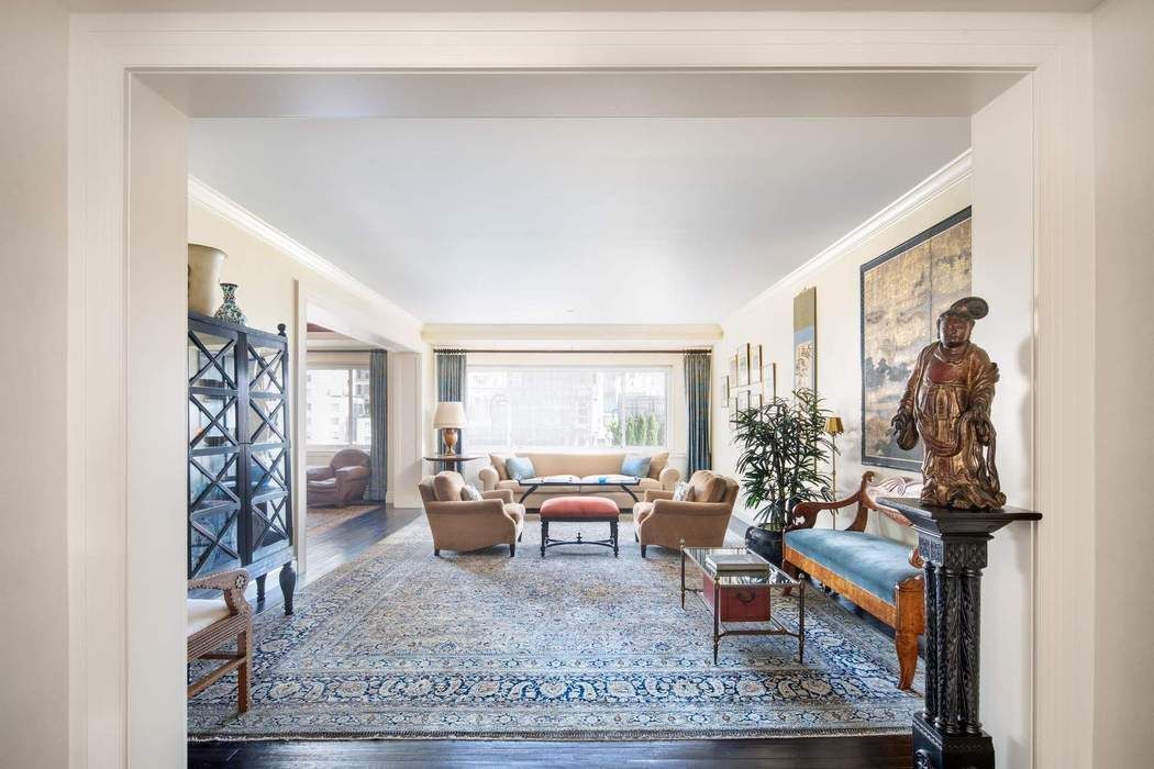 10 East 70th Street 10C, Lenox Hill, Upper East Side, NYC - 3 Bedrooms  
2.5 Bathrooms  
8 Rooms - 