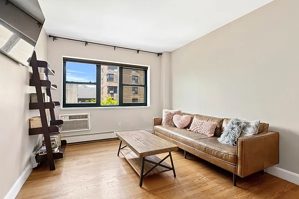 1885 Lexington Avenue 6C, East Harlem, Upper Manhattan, NYC - 2 Bedrooms  
1 Bathrooms  
5 Rooms - 