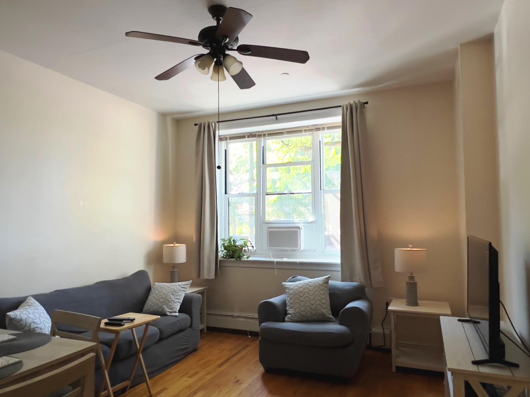 45 West 110th Street 1-F, West Harlem, Upper Manhattan, NYC - 3 Bedrooms  
1 Bathrooms  
5 Rooms - 