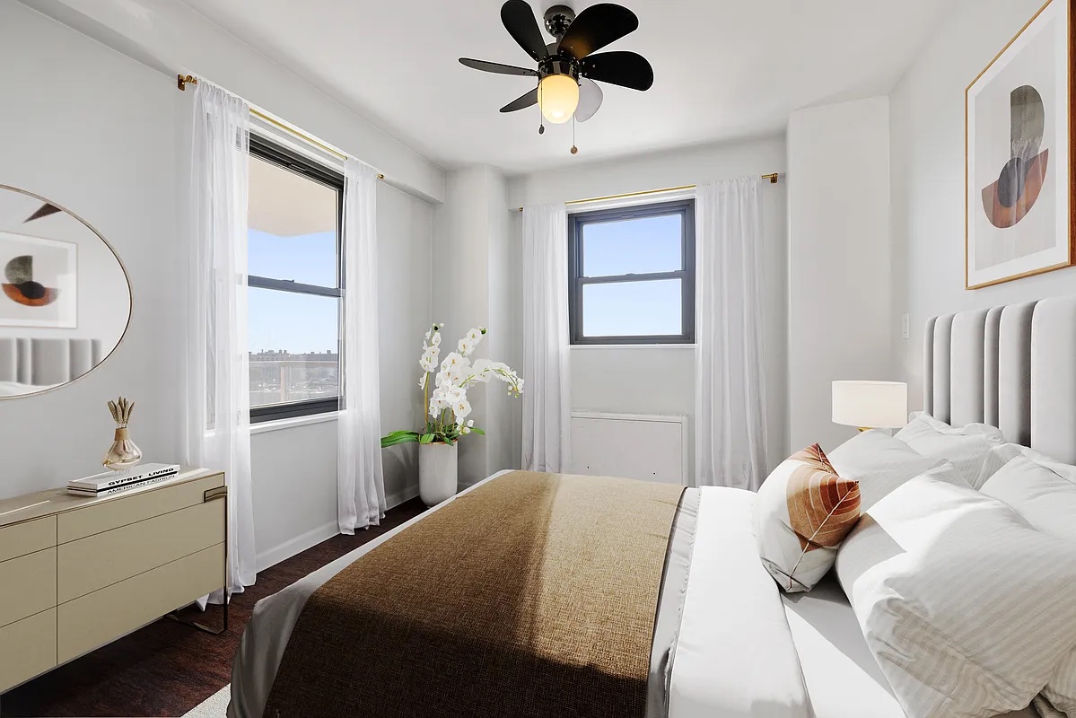 1020 Grand Concourse 17V, Concourse Village, Bronx, New York - 2 Bedrooms  
1 Bathrooms  
4 Rooms - 