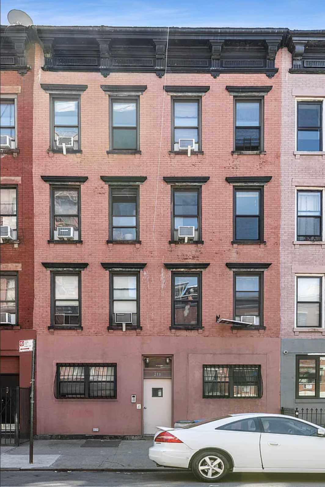 218 East 111th Street Mfth, East Harlem, Upper Manhattan, NYC - 16 Bedrooms  
8 Bathrooms  
32 Rooms - 