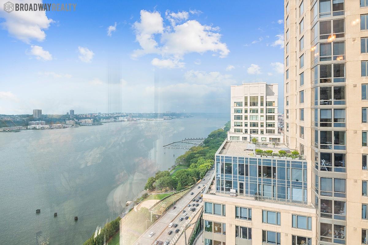 200 Riverside Boulevard 34-C, Lincoln Square, Upper West Side, NYC - 2 Bedrooms  
2.5 Bathrooms  
5 Rooms - 