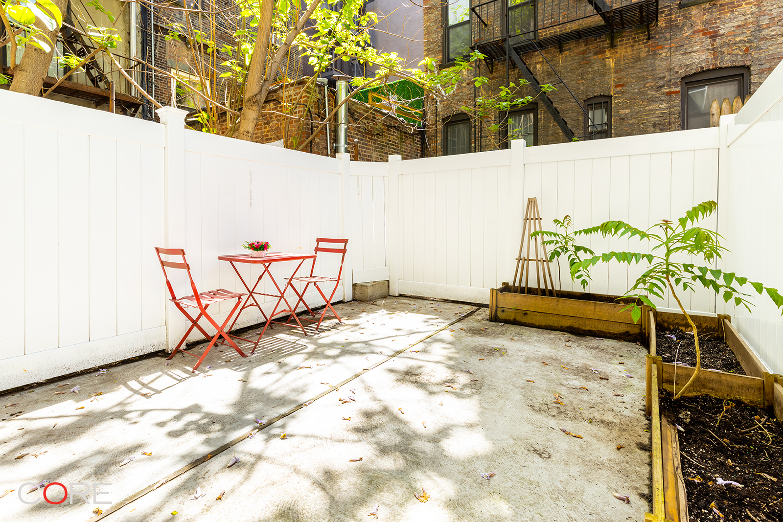 236 East 6th Street 1Eb, East Village, Downtown, NYC - 2 Bedrooms  
1.5 Bathrooms  
4 Rooms - 