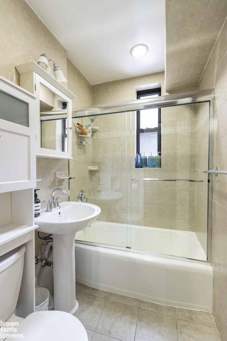 242 E 38TH Street, New York, NY 10016, 2 Rooms Rooms,1 BathroomBathrooms,Residential,For Sale,38TH,RPLU-21922670509