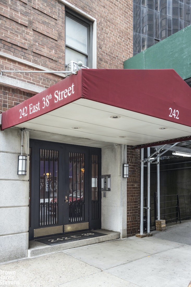 242 E 38TH Street, New York, NY 10016, 2 Rooms Rooms,1 BathroomBathrooms,Residential,For Sale,38TH,RPLU-21922670509