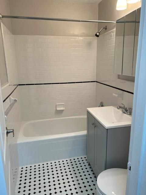 599 E 7TH Street, New York, NY 11218, 1 Bedroom Bedrooms, 3 Rooms Rooms,1 BathroomBathrooms,Residential,For Sale,null,7TH,RPLU-5122680268