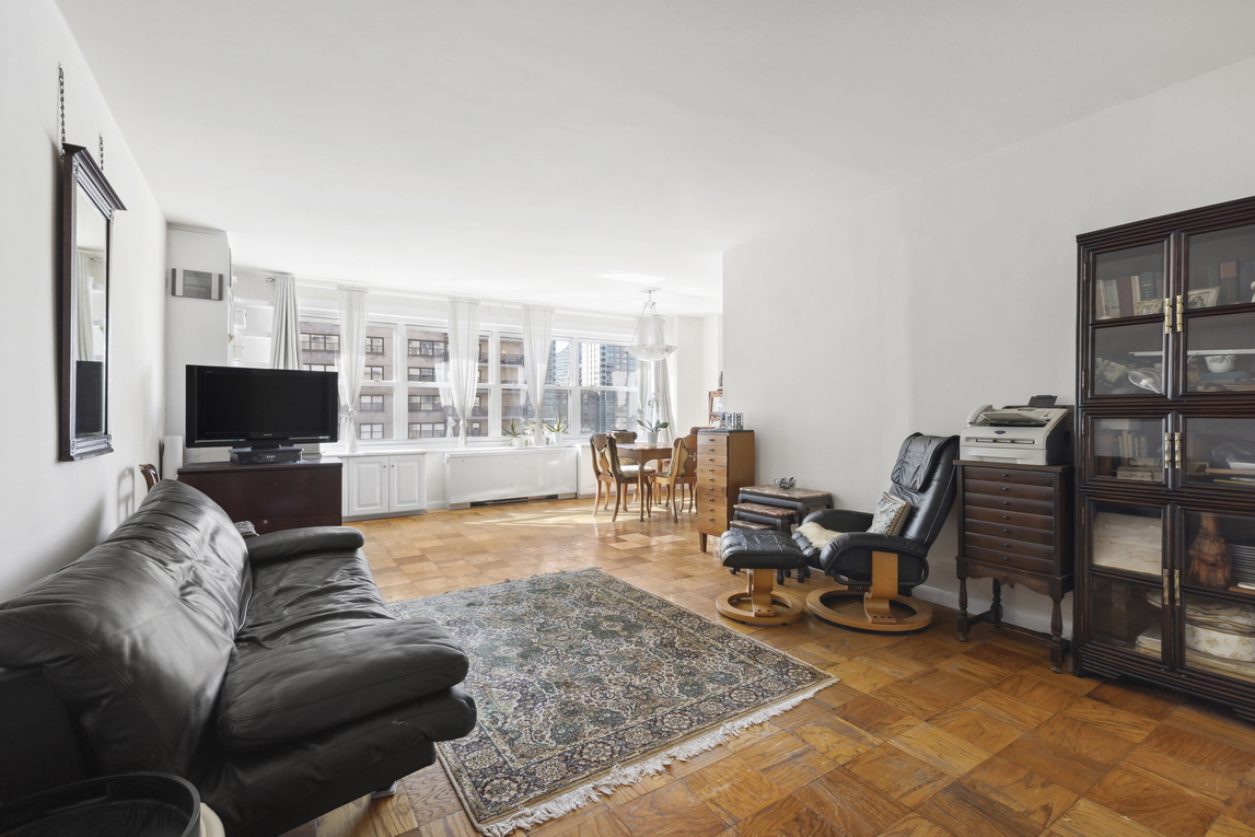 150 West End Avenue 17R, Lincoln Sq, Upper West Side, NYC - 1 Bedrooms  
1 Bathrooms  
4 Rooms - 