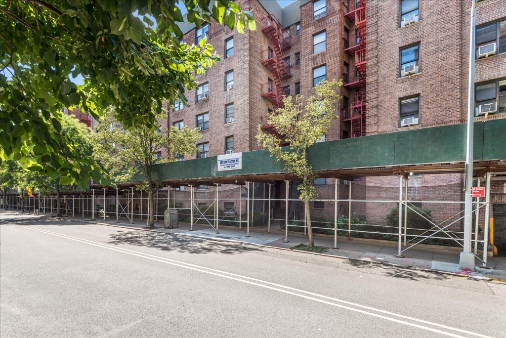 34-20 78th Street, New York, NY 11372, 1 Bedroom Bedrooms, 3 Rooms Rooms,1 BathroomBathrooms,Residential,For Sale,The Amherst,78th,RLMX-93450