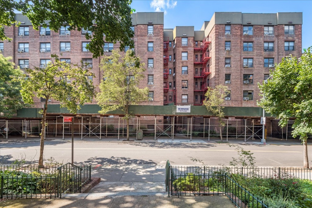 34-20 78th Street, New York, NY 11372, 1 Bedroom Bedrooms, 3 Rooms Rooms,1 BathroomBathrooms,Residential,For Sale,The Amherst,78th,RLMX-93450