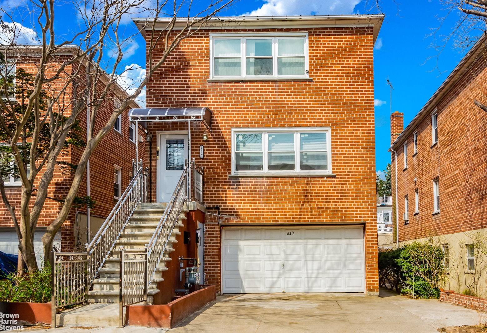 439 West 263rd Street 1, North Riverdale, Bronx, New York - 3 Bedrooms  
1.5 Bathrooms  
5 Rooms - 