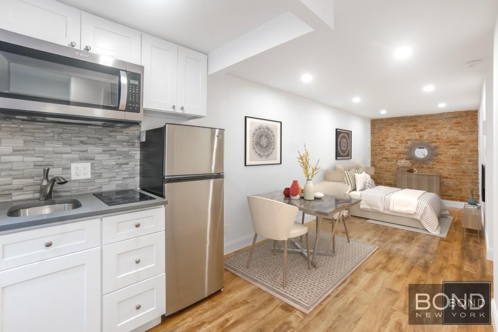 149 1st Avenue 7R, East Village, Downtown, NYC - 1 Bathrooms  
2 Rooms - 