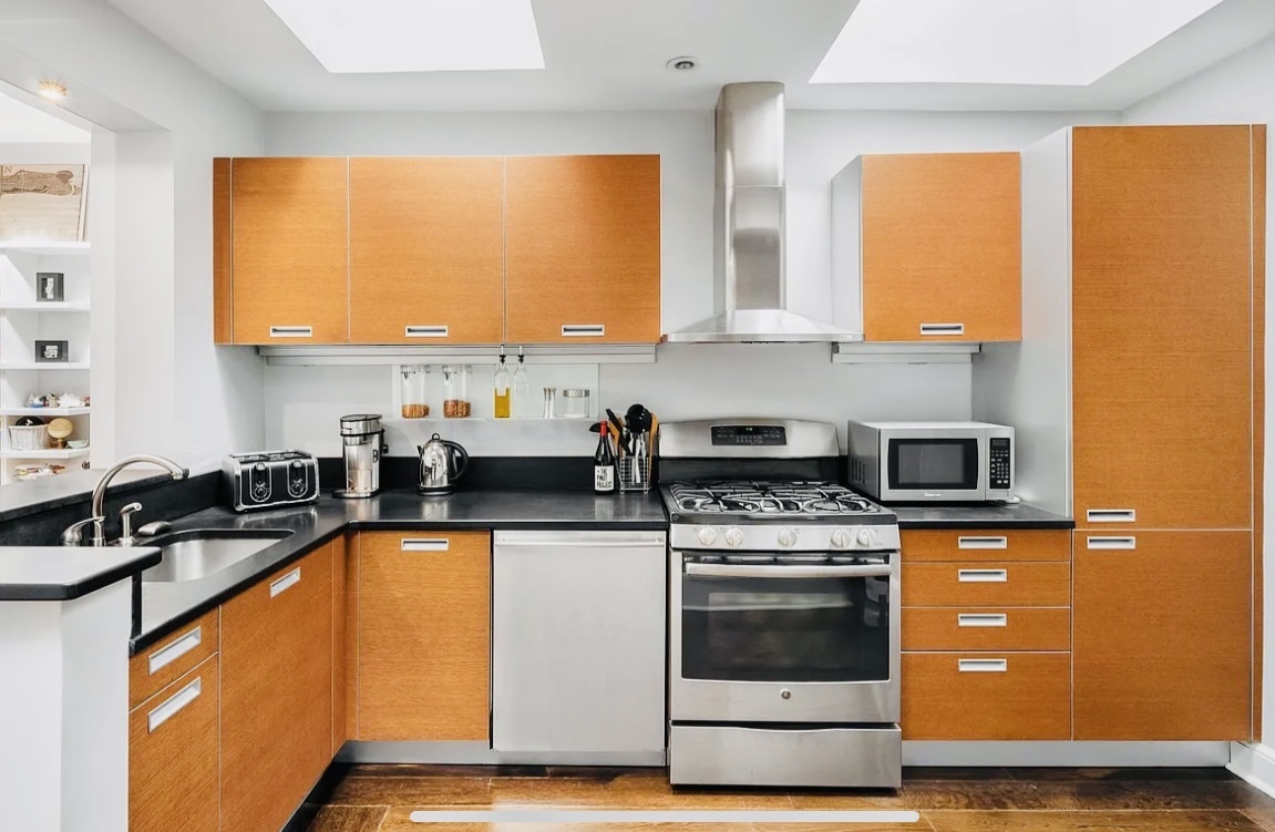 44 East 65th Street 5A, Lenox Hill, Upper East Side, NYC - 2 Bedrooms  
2 Bathrooms  
4 Rooms - 