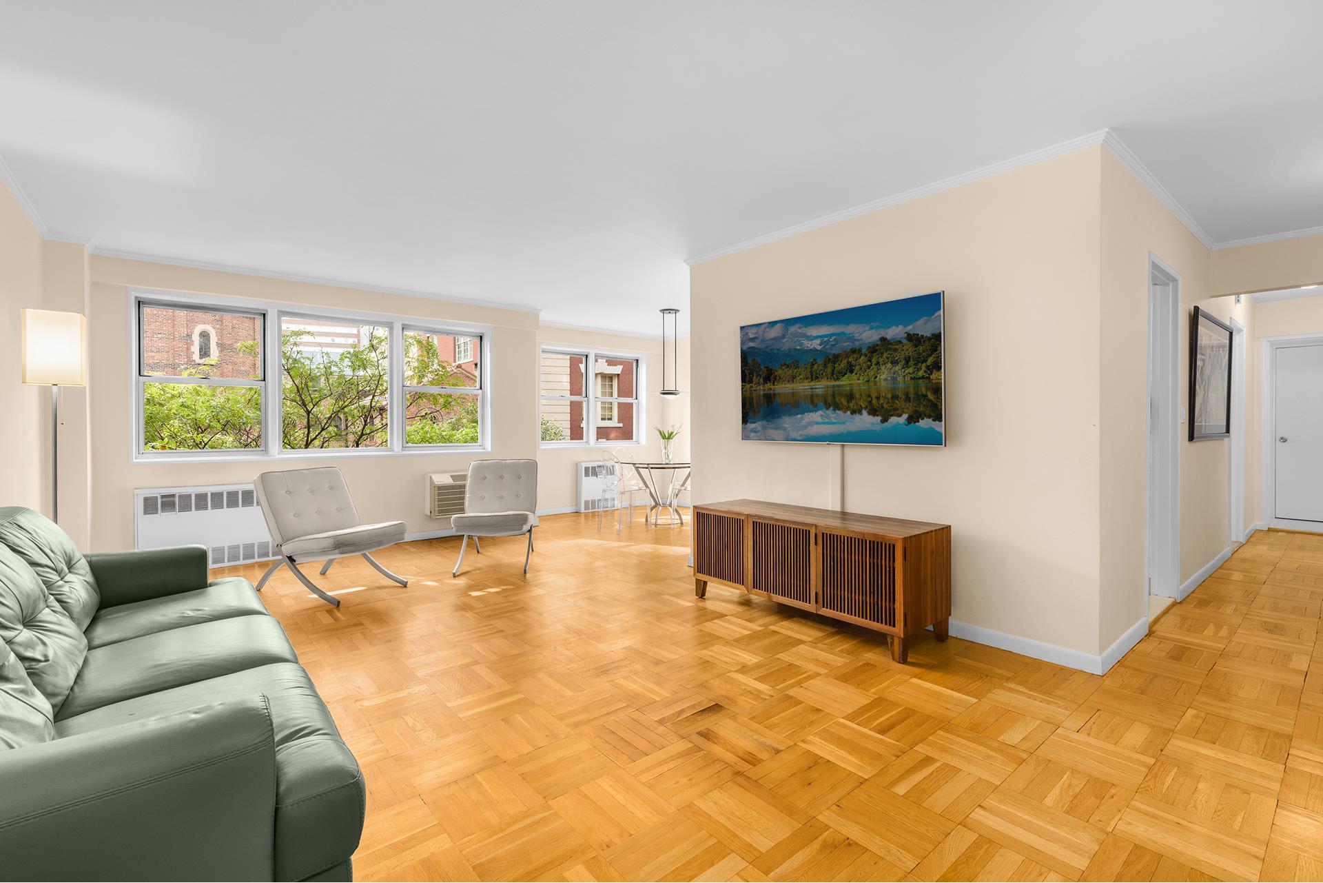 404 East 66th Street 4E, Lenox Hill, Upper East Side, NYC - 2 Bedrooms  
2 Bathrooms  
5 Rooms - 