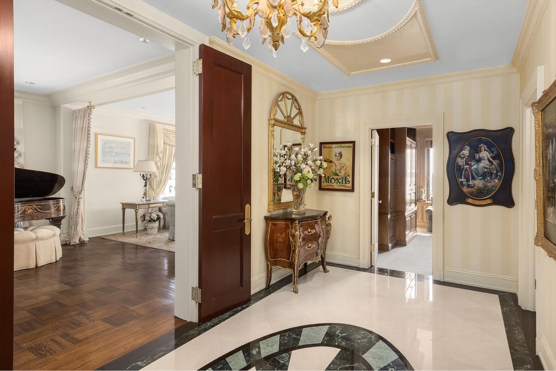 950 Park Avenue 12B, Upper East Side, Upper East Side, NYC - 5 Bedrooms  
5 Bathrooms  
12 Rooms - 